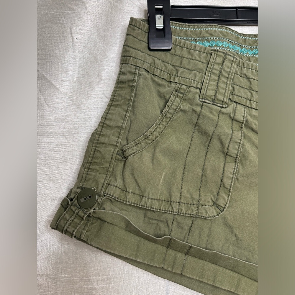 American Eagle 🦅 cuffed shorts - Picture 3 of 9